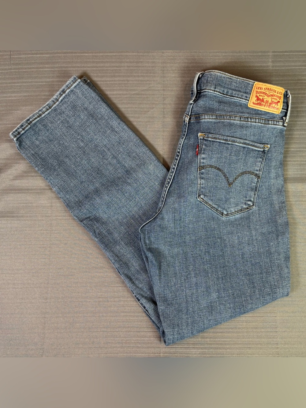 Levi’s 314 Shaping Straight Jeans Women’s W31 Light Wash Stretch Denim